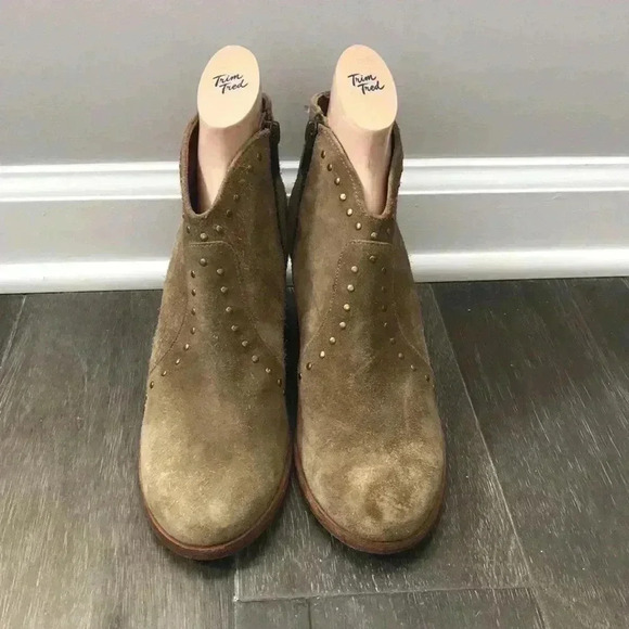 Frye Nora Suede Studded Heel Ankle Bootie Size 7.5 - Picture 3 of 11